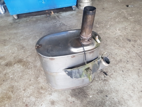 New Holland T7.200, Case Puma 130, 145 Catalytic Silencer, Muffler 84396513 - 머플러 장궤형 트랙터 용 : 사진 5 New Holland T7.200, Case Puma 130, 145 Catalytic Silencer, Muffler 84396513 - 머플러 장궤형 트랙터 용 : 사진 5