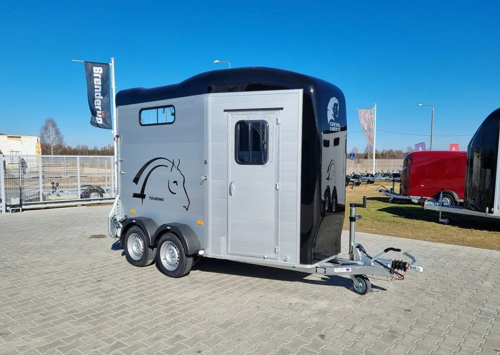 CHEVAL LIBERTÉ Touring Country + siodlarnia | przyczepa dla dwóch koni z rampą z przodu | 2000 kg DMC - 말 트레일러 : 사진 1 CHEVAL LIBERTÉ Touring Country + siodlarnia | przyczepa dla dwóch koni z rampą z przodu | 2000 kg DMC - 말 트레일러 : 사진 1