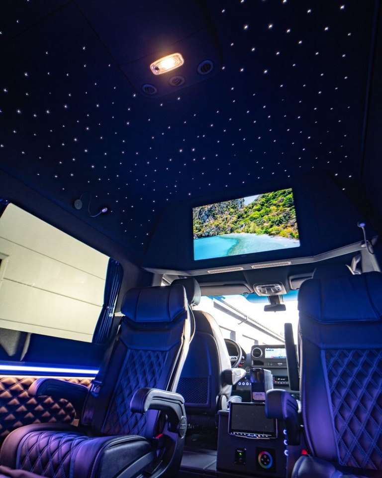 Mercedes-Benz Sprinter 319 VIP Van/ Sleeping Area/ Ski Holders - 승합차 : 사진 2 Mercedes-Benz Sprinter 319 VIP Van/ Sleeping Area/ Ski Holders - 승합차 : 사진 2