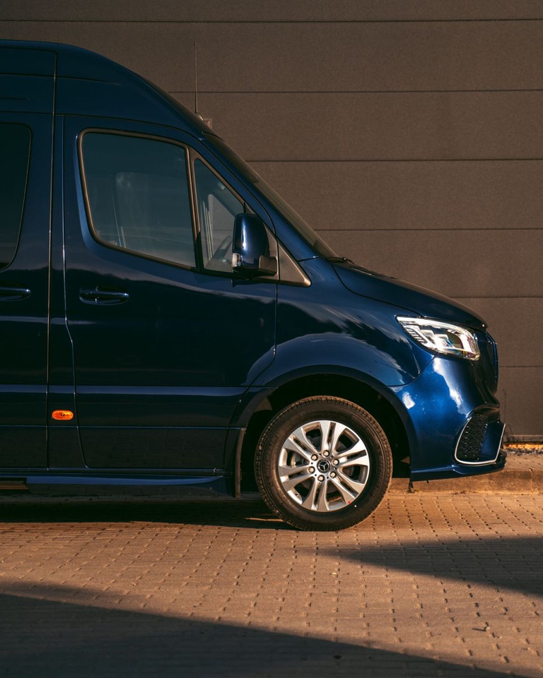 Mercedes-Benz Sprinter 319 VIP Van/ Sleeping Area/ Ski Holders - 승합차 : 사진 4 Mercedes-Benz Sprinter 319 VIP Van/ Sleeping Area/ Ski Holders - 승합차 : 사진 4