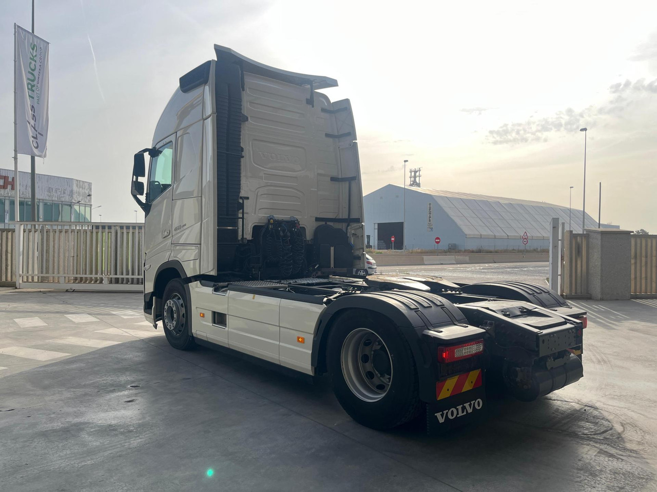 Volvo FH 460 Globetrotter XL i-Save Side Skirts - 트랙터 유닛 : 사진 3 Volvo FH 460 Globetrotter XL i-Save Side Skirts - 트랙터 유닛 : 사진 3