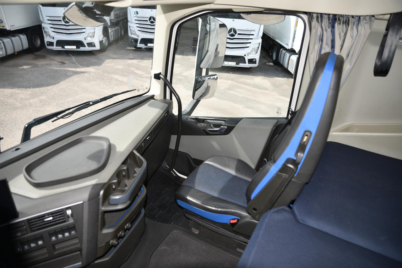 트랙터 유닛 Volvo FH 460 Globetrotter XL i-Save Side Skirts : 사진 13