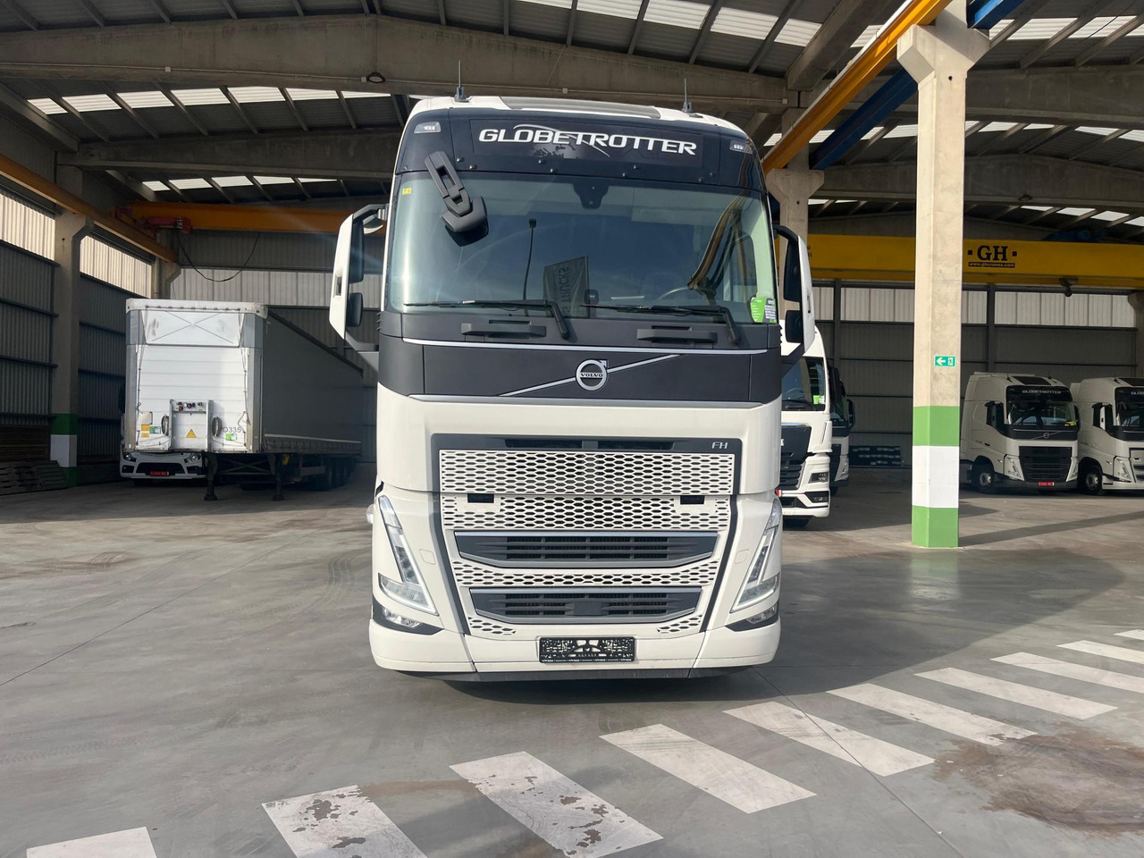 Volvo FH 460 Globetrotter XL i-Save Side Skirts - 트랙터 유닛 : 사진 4 Volvo FH 460 Globetrotter XL i-Save Side Skirts - 트랙터 유닛 : 사진 4