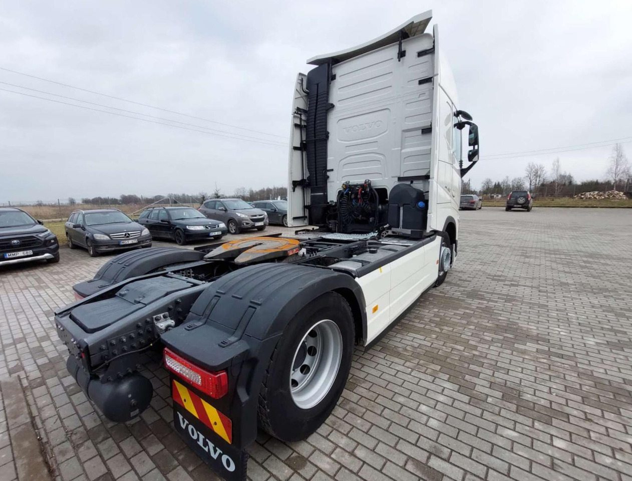 Volvo FH 460 Globetrotter XL i-Save Side Skirts - 트랙터 유닛 : 사진 4 Volvo FH 460 Globetrotter XL i-Save Side Skirts - 트랙터 유닛 : 사진 4