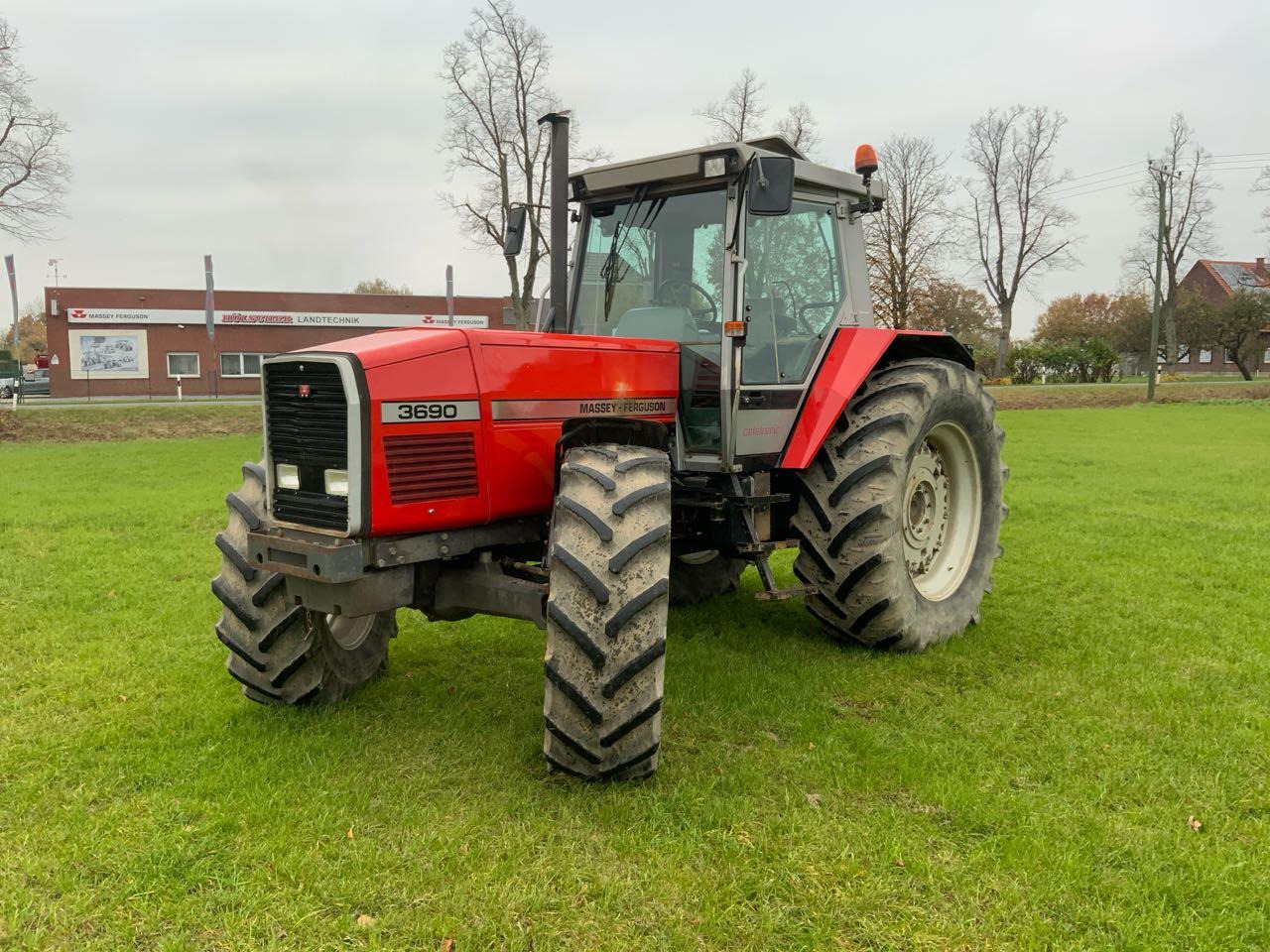 Massey Ferguson MF 3690 - 장궤형 트랙터 : 사진 3 Massey Ferguson MF 3690 - 장궤형 트랙터 : 사진 3