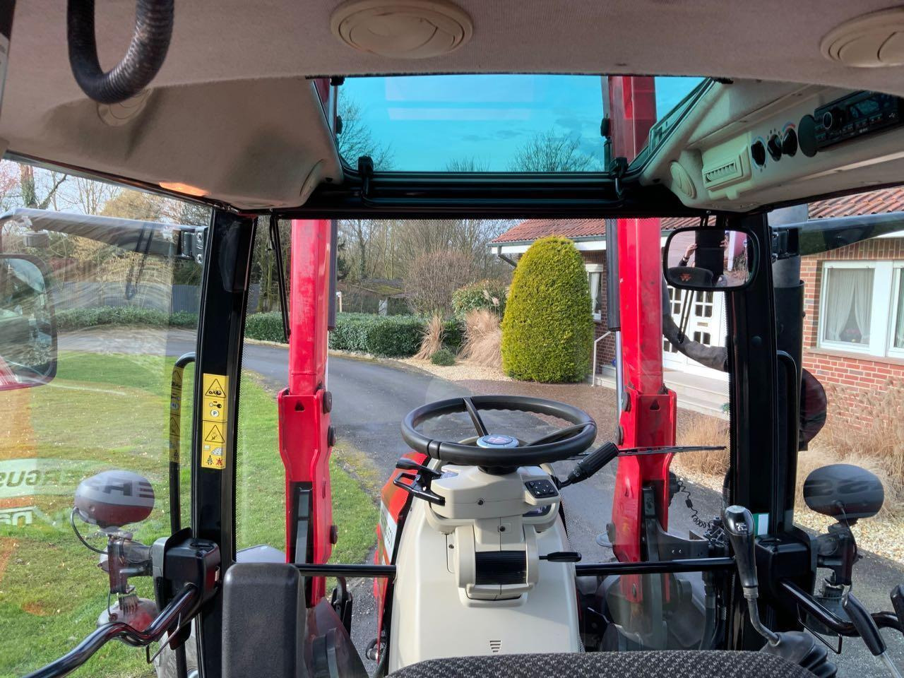 Massey Ferguson MF 5709 S - 장궤형 트랙터 : 사진 3 Massey Ferguson MF 5709 S - 장궤형 트랙터 : 사진 3