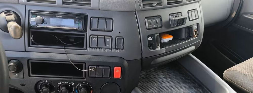 가축 트럭 DAF CF 400 Menke Einstock | Transport zwierząt jednopoziomowy | 2 kratownice do bydła| Retarder | Euro 6 : 사진 18 가축 트럭 DAF CF 400 Menke Einstock | Transport zwierząt jednopoziomowy | 2 kratownice do bydła| Retarder | Euro 6 : 사진 18