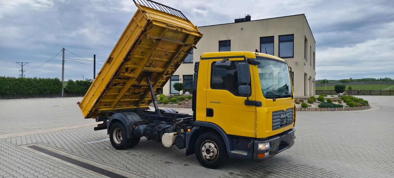 MAN TGL 8.210 * 2007 * 3-stronny KIPER * NOWE OPONY * MANUAL * RESOR * 3 MIEJSCA - 덤프트럭 : 사진 1 MAN TGL 8.210 * 2007 * 3-stronny KIPER * NOWE OPONY * MANUAL * RESOR * 3 MIEJSCA - 덤프트럭 : 사진 1