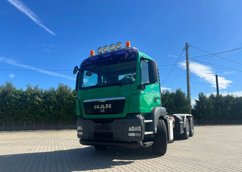 MAN TGS 26.440 | Hakowiec Meiller| 6x4 | 440 KM | przód resor, tył pneumatyczne |Belka ostrzegawcza (koguty) - 후크 리프트 트럭 : 사진 1 MAN TGS 26.440 | Hakowiec Meiller| 6x4 | 440 KM | przód resor, tył pneumatyczne |Belka ostrzegawcza (koguty) - 후크 리프트 트럭 : 사진 1