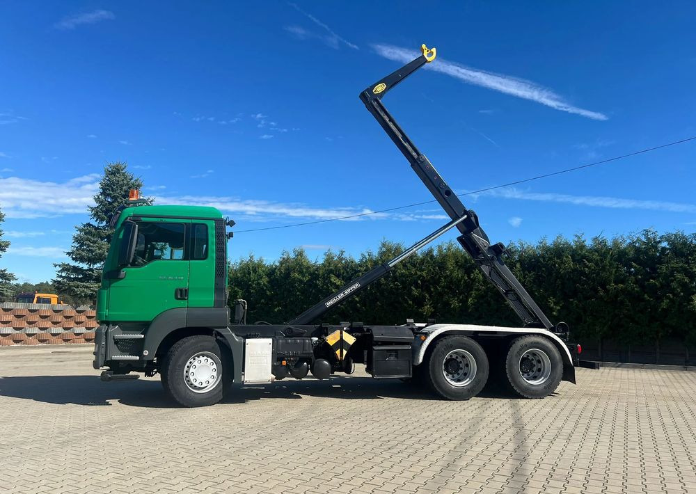 MAN TGS 26.440 | Hakowiec Meiller| 6x4 | 440 KM | przód resor, tył pneumatyczne |Belka ostrzegawcza (koguty) - 후크 리프트 트럭 : 사진 2 MAN TGS 26.440 | Hakowiec Meiller| 6x4 | 440 KM | przód resor, tył pneumatyczne |Belka ostrzegawcza (koguty) - 후크 리프트 트럭 : 사진 2