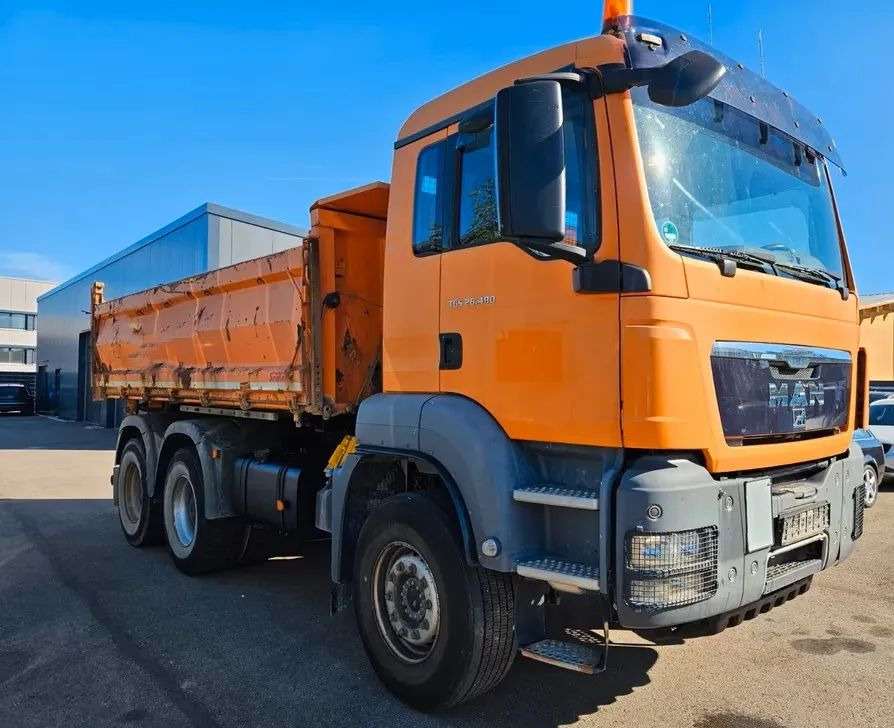 MAN TGS 26.480 6x4 WYWROTKA 3-STRONNA | AUTOMAT | EURO 5 | PRZEBIEG 310 000km! - 덤프트럭 : 사진 1 MAN TGS 26.480 6x4 WYWROTKA 3-STRONNA | AUTOMAT | EURO 5 | PRZEBIEG 310 000km! - 덤프트럭 : 사진 1