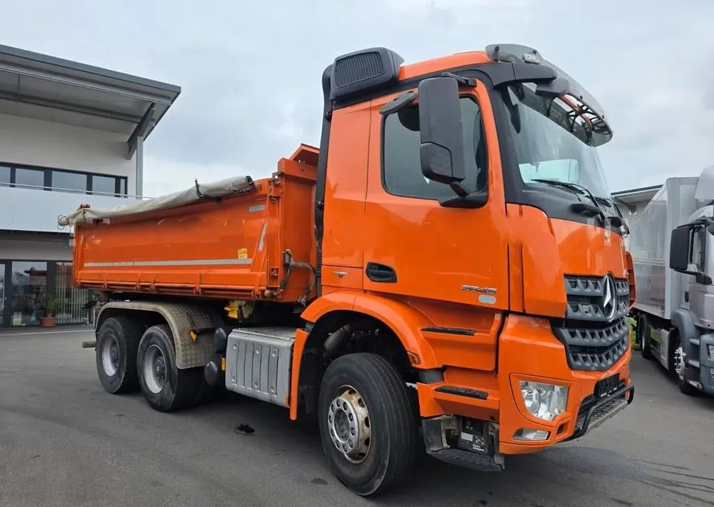 Mercedes-Benz Arocs 2645 6x4 – Wywrotka Meiller 3- stronny/ Manual / Retarder / BORDMATIK / Blatt/Blatt - 덤프트럭 : 사진 3 Mercedes-Benz Arocs 2645 6x4 – Wywrotka Meiller 3- stronny/ Manual / Retarder / BORDMATIK / Blatt/Blatt - 덤프트럭 : 사진 3