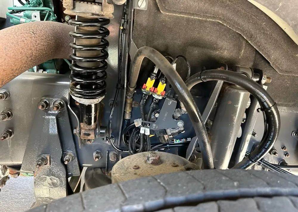 Volvo FM420 6x2 z zabudową budowlaną / oś podnoszona i skrętna / HDS Atlas / Euro 6 / 238 000 km - 드롭사이드/ 플랫베드 트럭, 크레인 트럭 : 사진 5 Volvo FM420 6x2 z zabudową budowlaną / oś podnoszona i skrętna / HDS Atlas / Euro 6 / 238 000 km - 드롭사이드/ 플랫베드 트럭, 크레인 트럭 : 사진 5