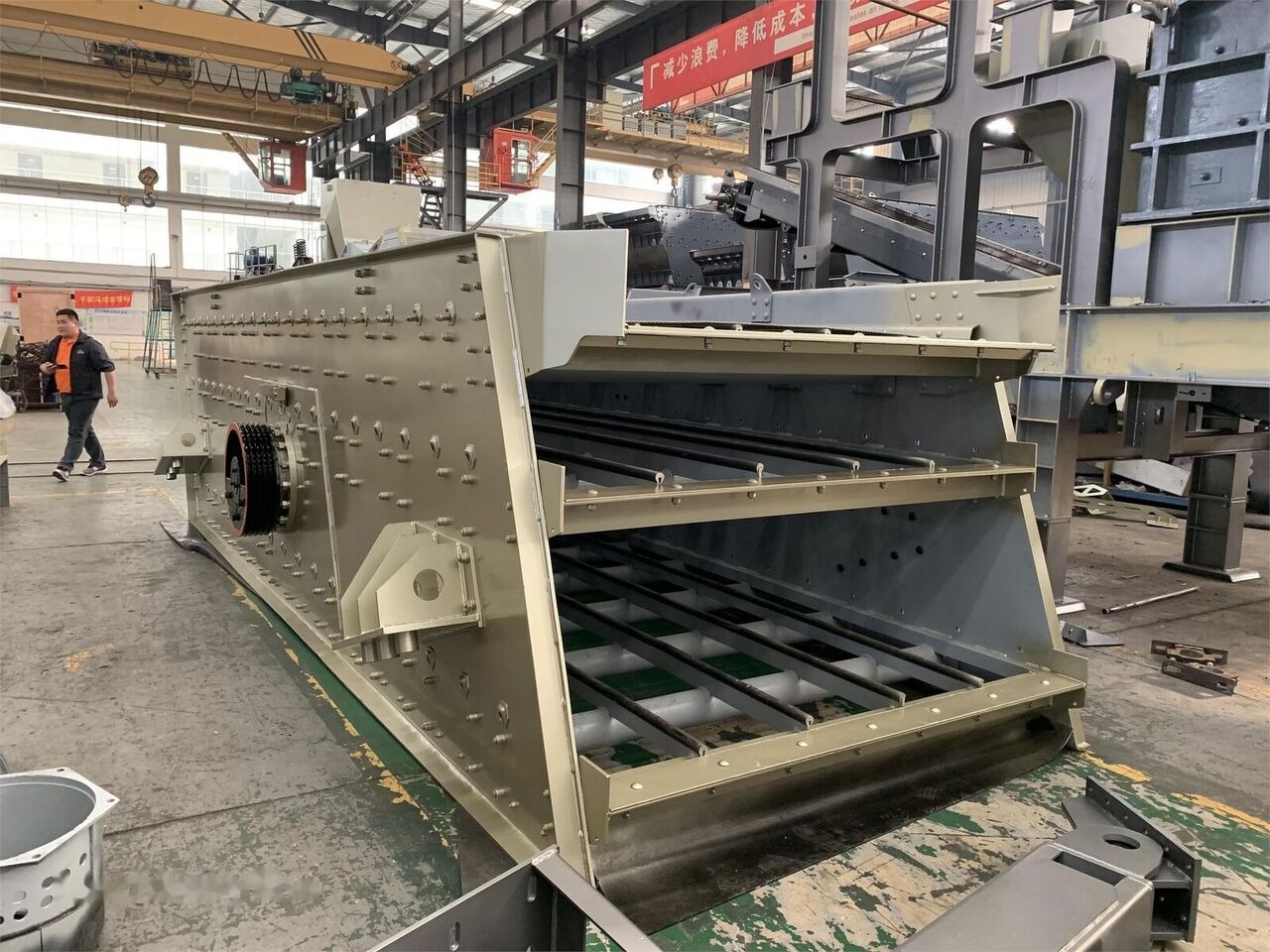 Kinglink 3YK1860 Inclined Vibrating Screen 20'x60' - 스크리너 : 사진 1 Kinglink 3YK1860 Inclined Vibrating Screen 20'x60' - 스크리너 : 사진 1