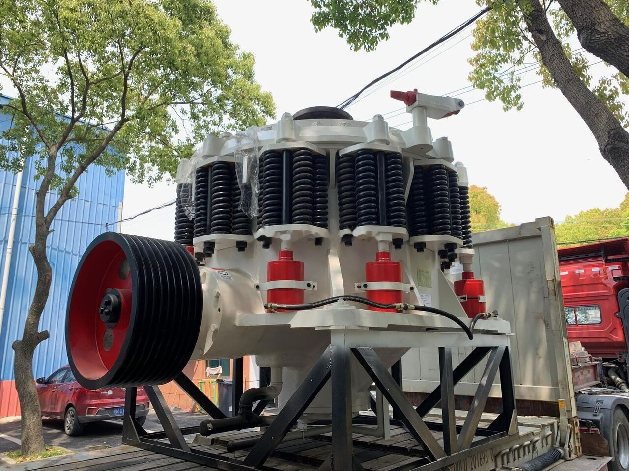 Kinglink 5.5 Feet Symons Cone Crusher KLC1680 - 콘 크러셔 : 사진 3 Kinglink 5.5 Feet Symons Cone Crusher KLC1680 - 콘 크러셔 : 사진 3