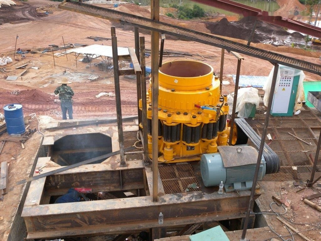 Kinglink Hematite Iron Ore Cone Crusher KLC1300 - 콘 크러셔 : 사진 1 Kinglink Hematite Iron Ore Cone Crusher KLC1300 - 콘 크러셔 : 사진 1