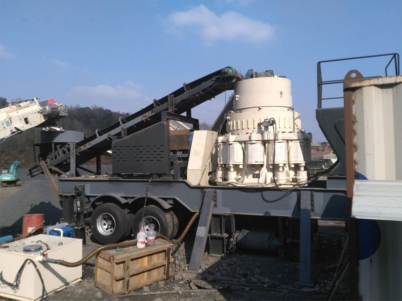 Kinglink Portable Cone Crusher Plant KLF1380 | 200TPH | Granite - 콘 크러셔 : 사진 1 Kinglink Portable Cone Crusher Plant KLF1380 | 200TPH | Granite - 콘 크러셔 : 사진 1