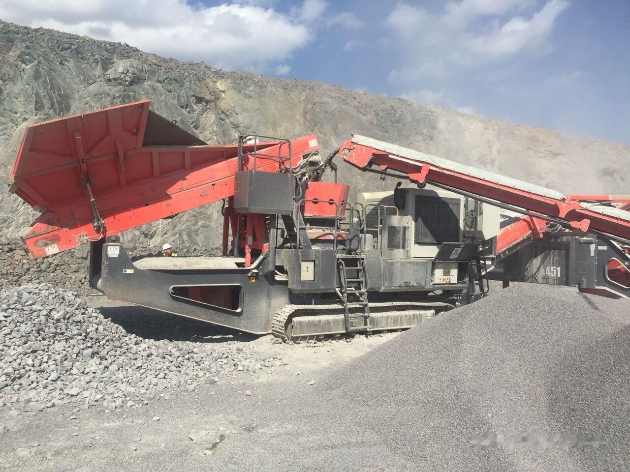 Sandvik QH331 Mobile Crushing Plant - 모바일 크러셔 : 사진 1 Sandvik QH331 Mobile Crushing Plant - 모바일 크러셔 : 사진 1