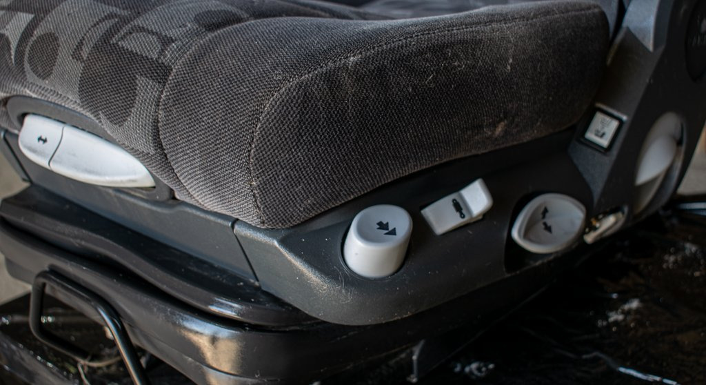 MERCEDES-BENZ ACTROS MP II AIR SEAT - DRIVER - 좌석 트럭 용 : 사진 3 MERCEDES-BENZ ACTROS MP II AIR SEAT - DRIVER - 좌석 트럭 용 : 사진 3