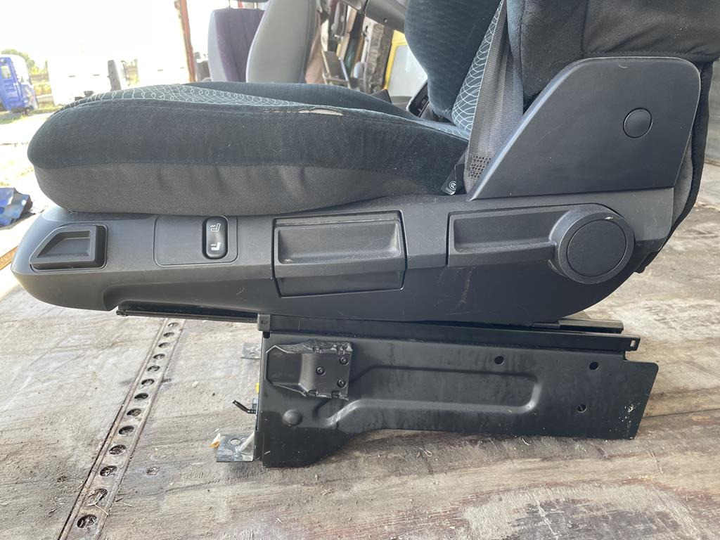 MERCEDES-BENZ ACTROS MP4 AIR DRIVER SEAT - 좌석 트럭 용 : 사진 3 MERCEDES-BENZ ACTROS MP4 AIR DRIVER SEAT - 좌석 트럭 용 : 사진 3