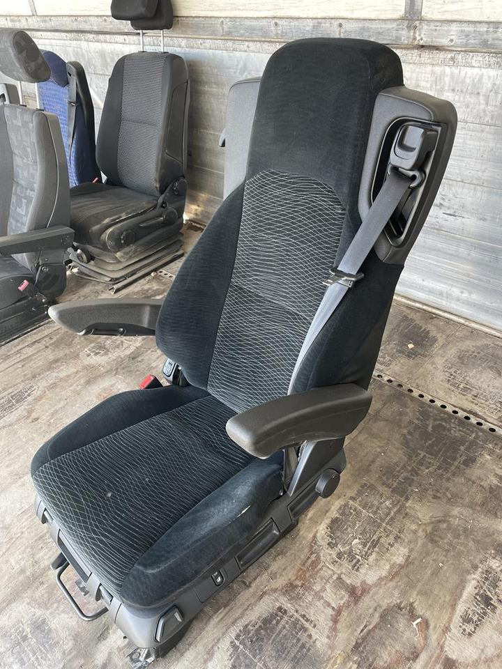 MERCEDES-BENZ ACTROS MP4 AIR DRIVER SEAT - 좌석 트럭 용 : 사진 2 MERCEDES-BENZ ACTROS MP4 AIR DRIVER SEAT - 좌석 트럭 용 : 사진 2