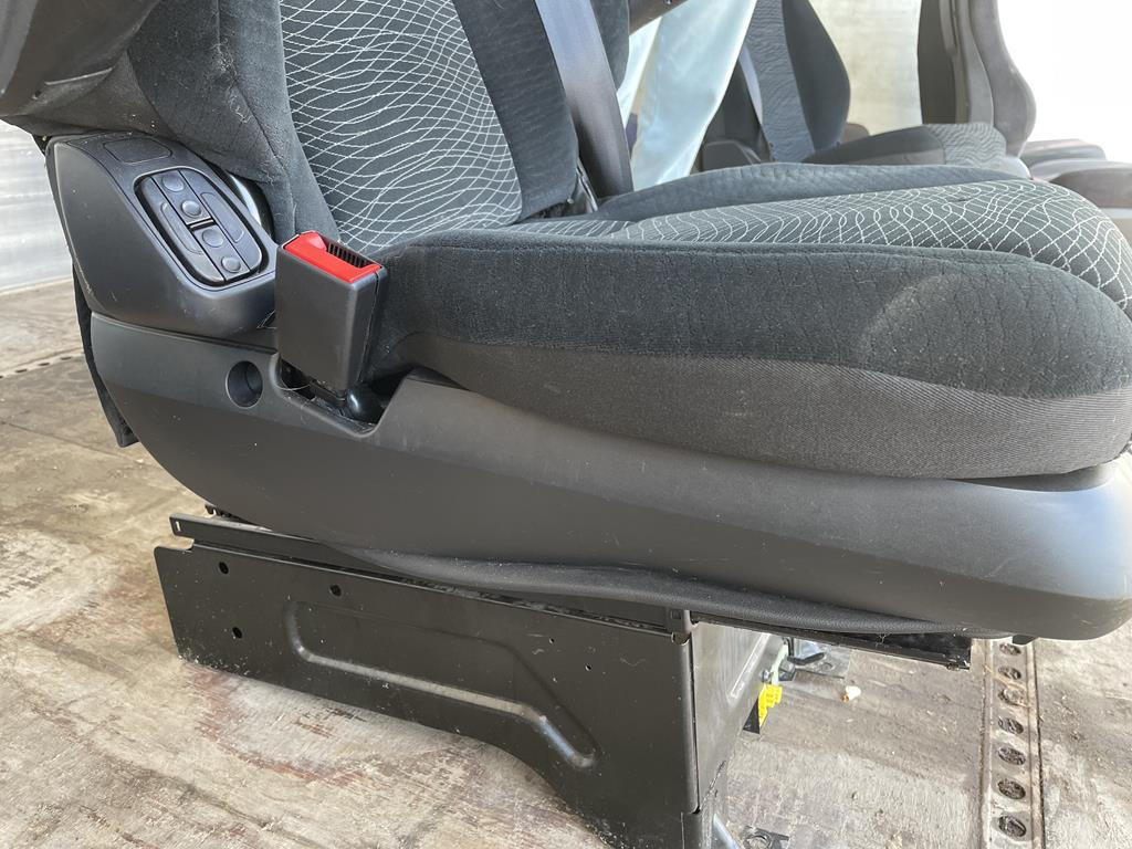 MERCEDES-BENZ ACTROS MP4 AIR DRIVER SEAT - 좌석 트럭 용 : 사진 4 MERCEDES-BENZ ACTROS MP4 AIR DRIVER SEAT - 좌석 트럭 용 : 사진 4