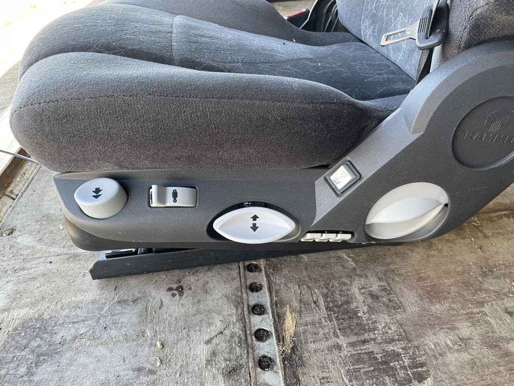 MERCEDES-BENZ ATEGO 3 AIR DRIVER SEAT - 좌석 트럭 용 : 사진 4 MERCEDES-BENZ ATEGO 3 AIR DRIVER SEAT - 좌석 트럭 용 : 사진 4
