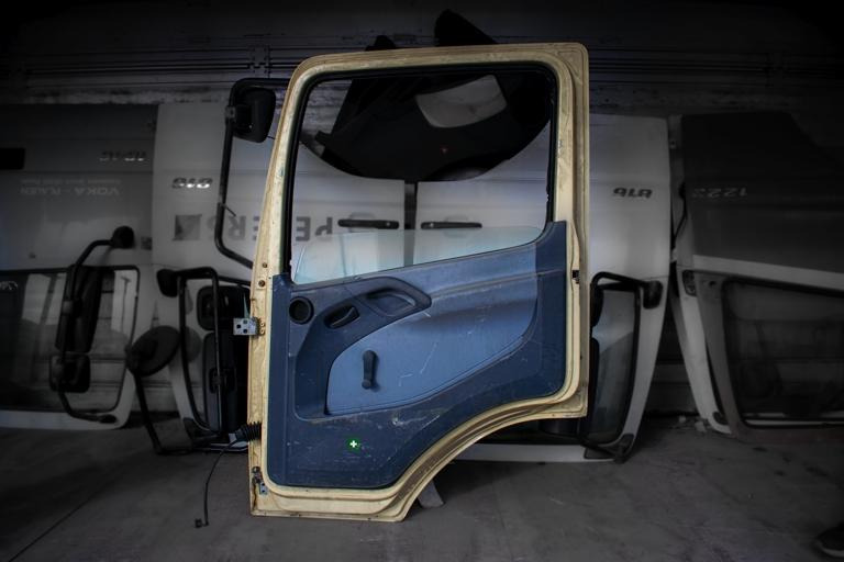 MERCEDES-BENZ ATEGO I - RIGHT - 도어 및 부품 트럭 용 : 사진 2 MERCEDES-BENZ ATEGO I - RIGHT - 도어 및 부품 트럭 용 : 사진 2