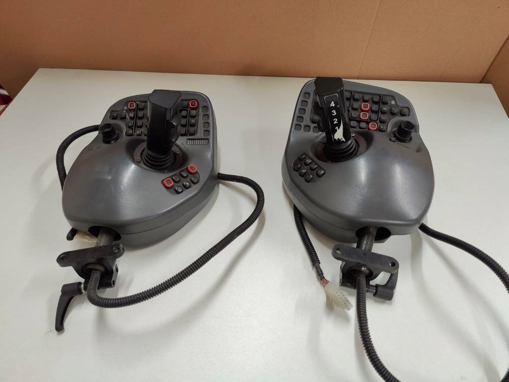 Komatsu Joysticks - 전기 설비 산림용 장비 용 : 사진 5 Komatsu Joysticks - 전기 설비 산림용 장비 용 : 사진 5
