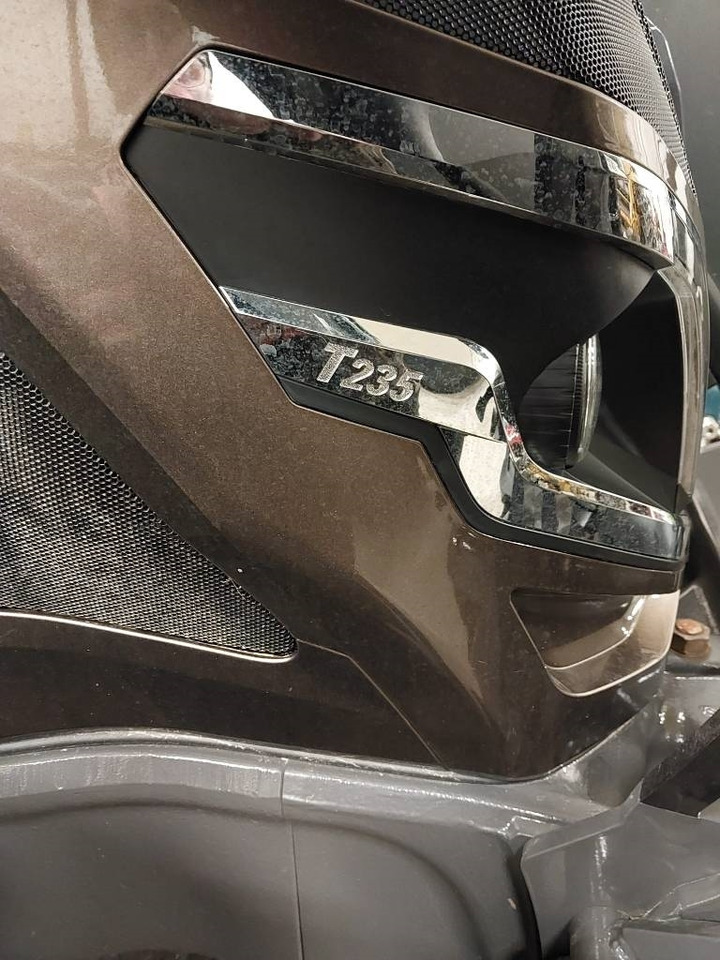 Valtra T 235 - 장궤형 트랙터 : 사진 5 Valtra T 235 - 장궤형 트랙터 : 사진 5