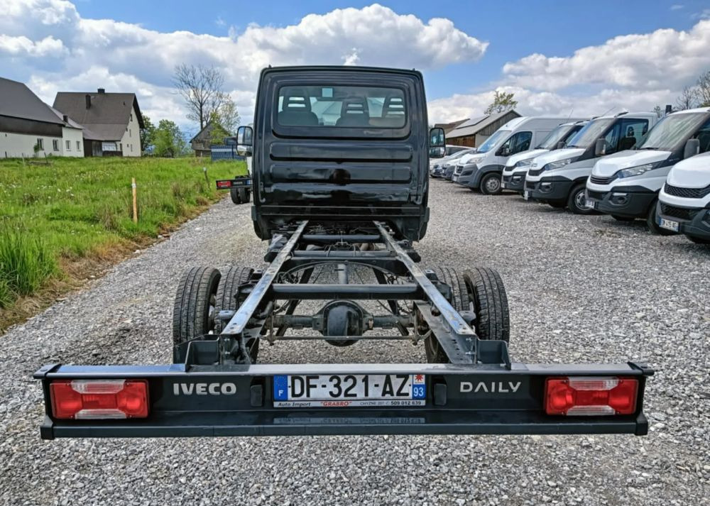Iveco 35C13, 35C12, 35C14, 35C15 - 캡 새시 트럭 : 사진 3 Iveco 35C13, 35C12, 35C14, 35C15 - 캡 새시 트럭 : 사진 3
