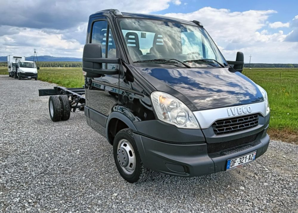 Iveco 35C13, 35C12, 35C14, 35C15 - 캡 새시 트럭 : 사진 1 Iveco 35C13, 35C12, 35C14, 35C15 - 캡 새시 트럭 : 사진 1