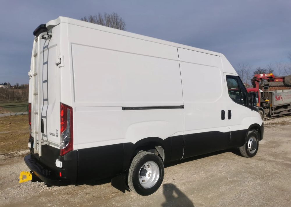 Iveco 35C13 Daily L3H2 bliźniak Klima 2.3-130KM 6-biegów Hak podwójne koła 35-130 L4H2 - 패널 밴 : 사진 5 Iveco 35C13 Daily L3H2 bliźniak Klima 2.3-130KM 6-biegów Hak podwójne koła 35-130 L4H2 - 패널 밴 : 사진 5