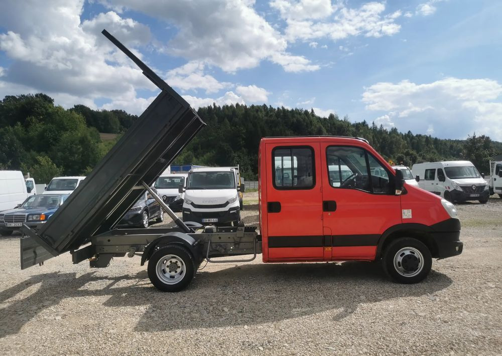 Iveco Daily 35C13 Brygadówka wywrotka Klimatyzacja Dubel hak kiper doka 35C13 - 덤프 밴 : 사진 2 Iveco Daily 35C13 Brygadówka wywrotka Klimatyzacja Dubel hak kiper doka 35C13 - 덤프 밴 : 사진 2