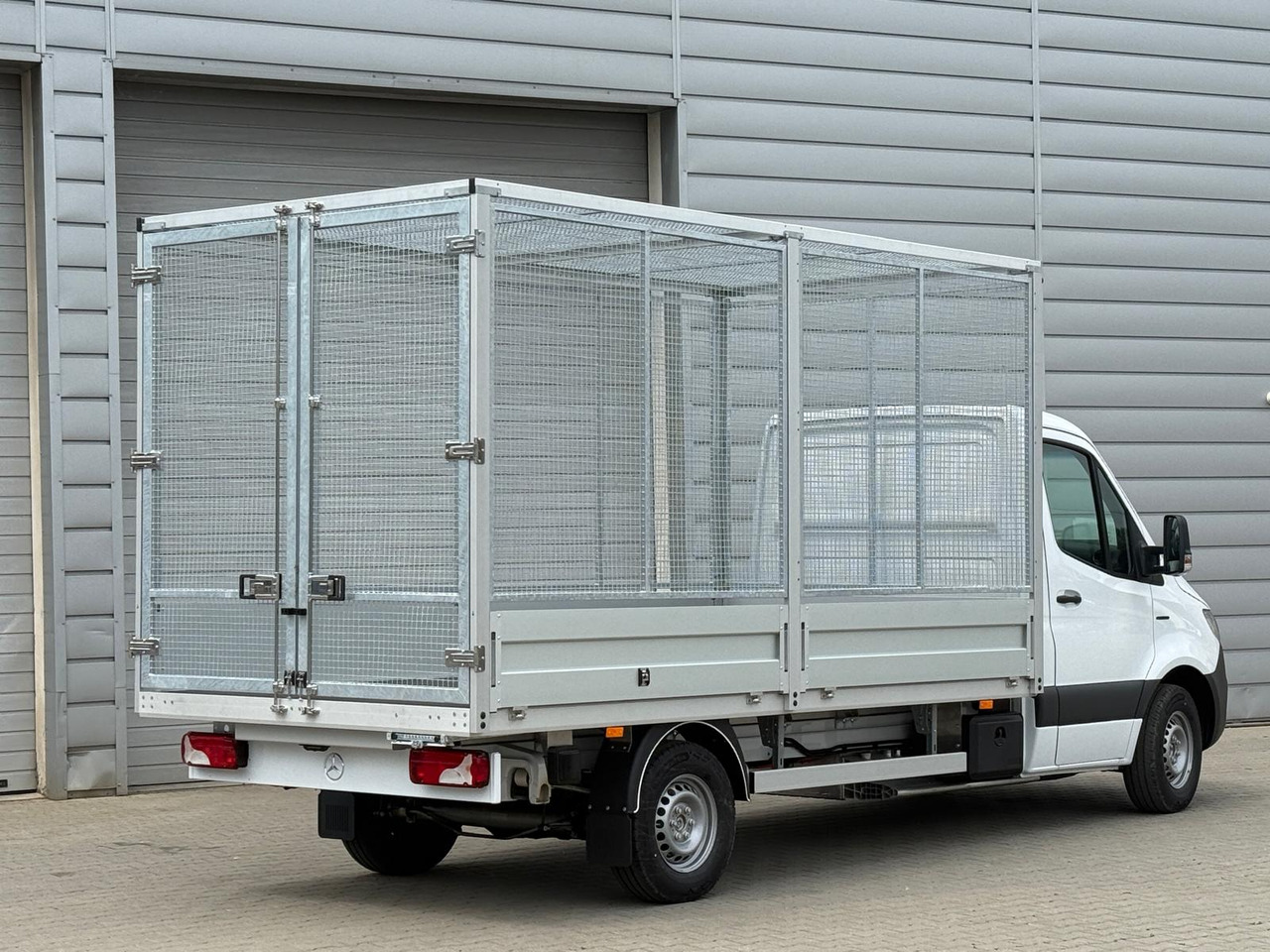 Mercedes eSprinter - 플랫베드 밴, 전기 밴 : 사진 2 Mercedes eSprinter - 플랫베드 밴, 전기 밴 : 사진 2