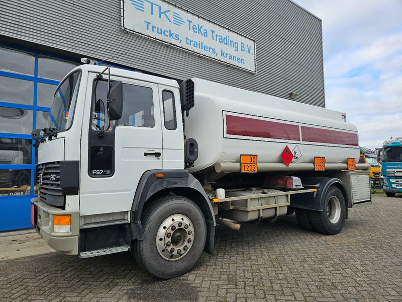 Volvo F S7 18 HOBUR 14.800 Liter 3 Compartments Steel Manual - 유조트럭 : 사진 1 Volvo F S7 18 HOBUR 14.800 Liter 3 Compartments Steel Manual - 유조트럭 : 사진 1