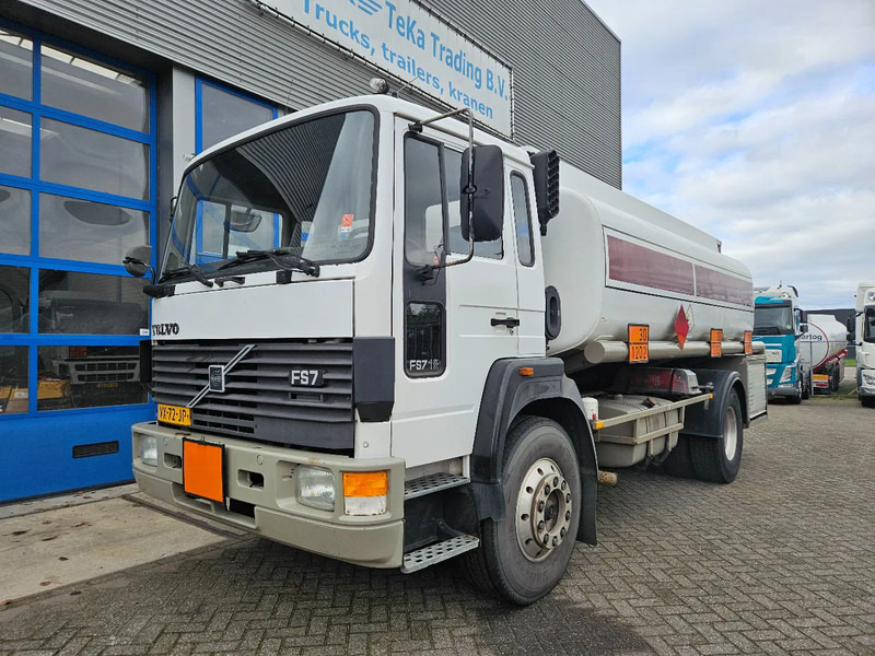 Volvo F S7 18 HOBUR 14.800 Liter 3 Compartments Steel Manual - 유조트럭 : 사진 2 Volvo F S7 18 HOBUR 14.800 Liter 3 Compartments Steel Manual - 유조트럭 : 사진 2