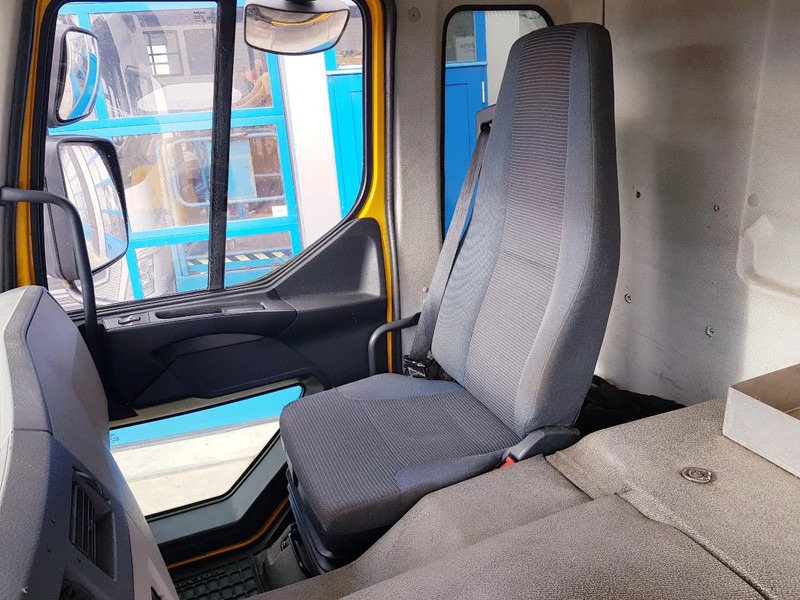 캡 새시 트럭 Volvo FE 300 EEV 6X2 Retarder 258.000 KM TÜV : 사진 11