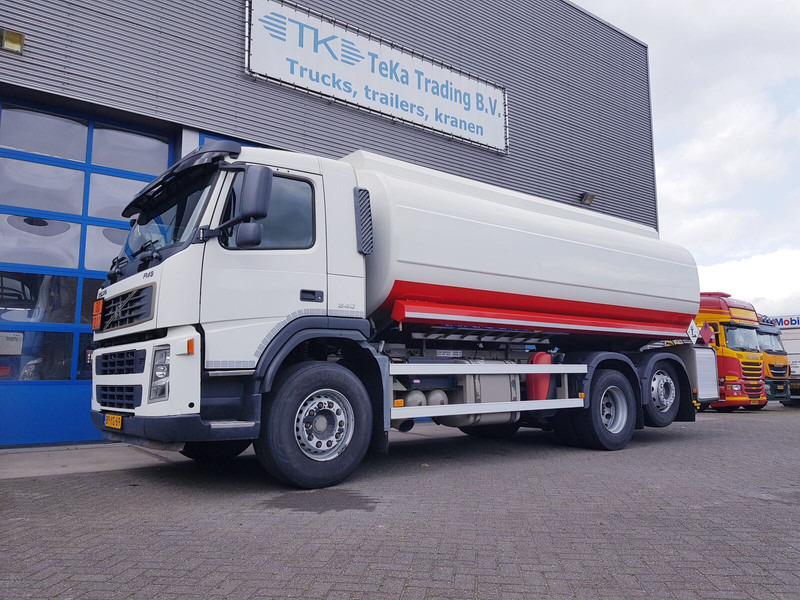 Volvo FM 9.340 Fuel 21.400 Liter 3 Compartments - 유조트럭 : 사진 1 Volvo FM 9.340 Fuel 21.400 Liter 3 Compartments - 유조트럭 : 사진 1