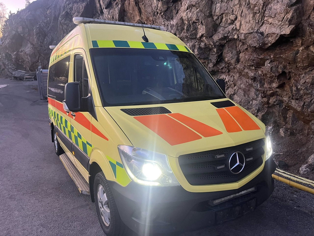 MERCEDES-BENZ Sprinter 319 - Light AMBULANCE / shvydka dopomo - 구급차 : 사진 3 MERCEDES-BENZ Sprinter 319 - Light AMBULANCE / shvydka dopomo - 구급차 : 사진 3