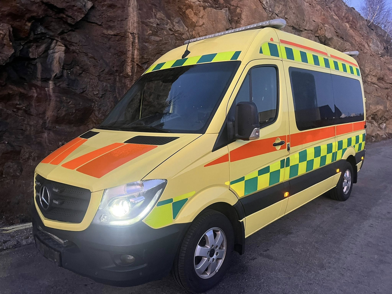 MERCEDES-BENZ Sprinter 319 - Light AMBULANCE / shvydka dopomo - 구급차 : 사진 2 MERCEDES-BENZ Sprinter 319 - Light AMBULANCE / shvydka dopomo - 구급차 : 사진 2