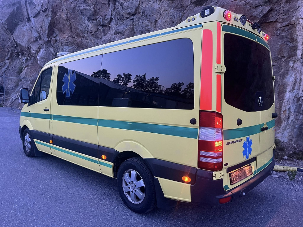Mercedes-Benz Sprinter 316 - 2 stretcher AMBULANCE / Krankenwagen / Швидка допомога - 구급차 : 사진 4 Mercedes-Benz Sprinter 316 - 2 stretcher AMBULANCE / Krankenwagen / Швидка допомога - 구급차 : 사진 4