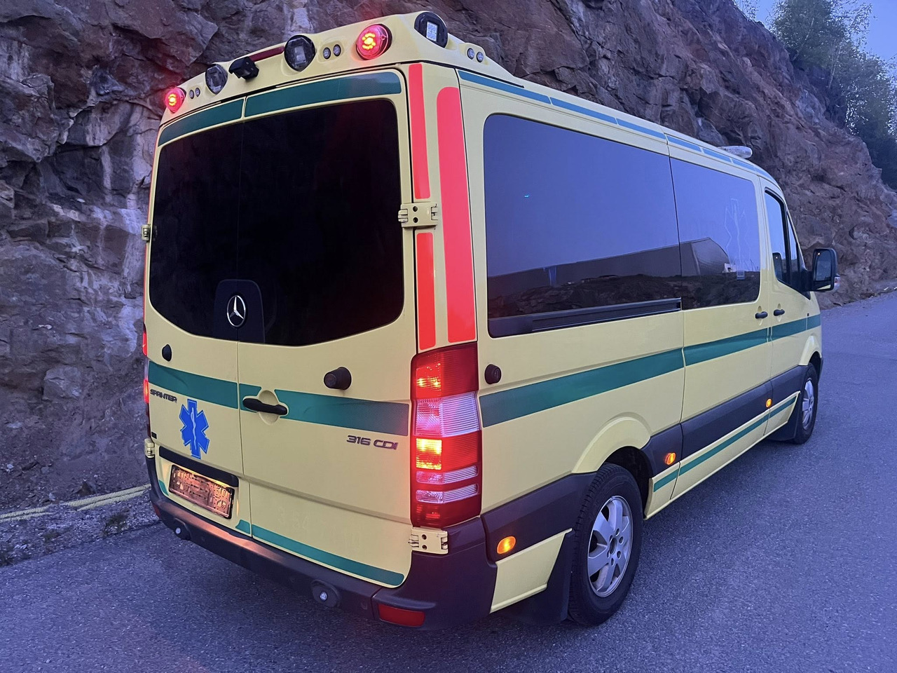 Mercedes-Benz Sprinter 316 - 2 stretcher AMBULANCE - RESERERAD !! - 구급차 : 사진 3 Mercedes-Benz Sprinter 316 - 2 stretcher AMBULANCE - RESERERAD !! - 구급차 : 사진 3