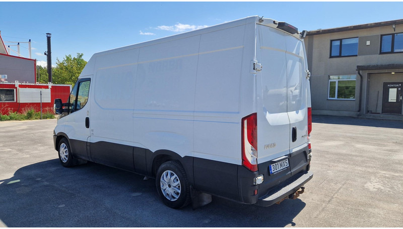 Iveco 35S15 4X2 - 패널 밴 : 사진 4 Iveco 35S15 4X2 - 패널 밴 : 사진 4