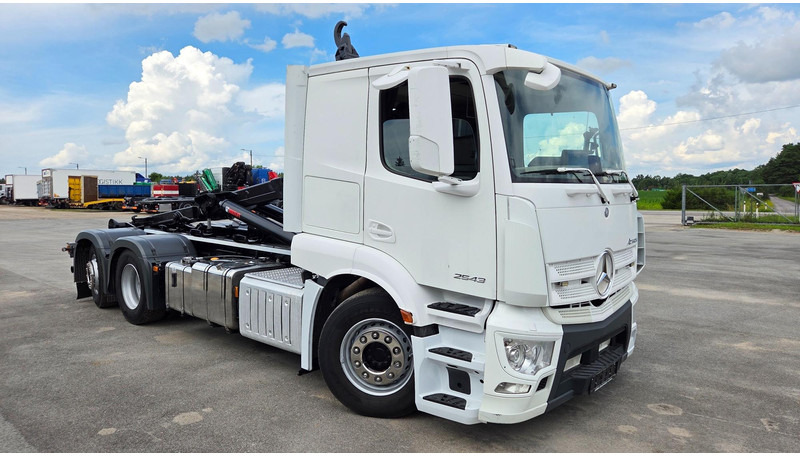 Mercedes-Benz Actros 2543 6X2*4 - 후크 리프트 트럭 : 사진 2 Mercedes-Benz Actros 2543 6X2*4 - 후크 리프트 트럭 : 사진 2