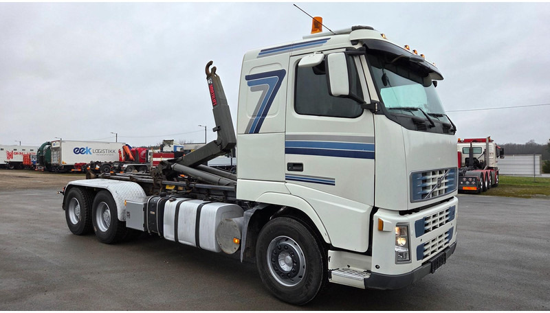 Volvo FH500 6X4 - 후크 리프트 트럭 : 사진 2 Volvo FH500 6X4 - 후크 리프트 트럭 : 사진 2