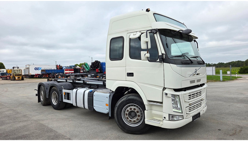 Volvo FM460 6X2*4 - 후크 리프트 트럭 : 사진 2 Volvo FM460 6X2*4 - 후크 리프트 트럭 : 사진 2