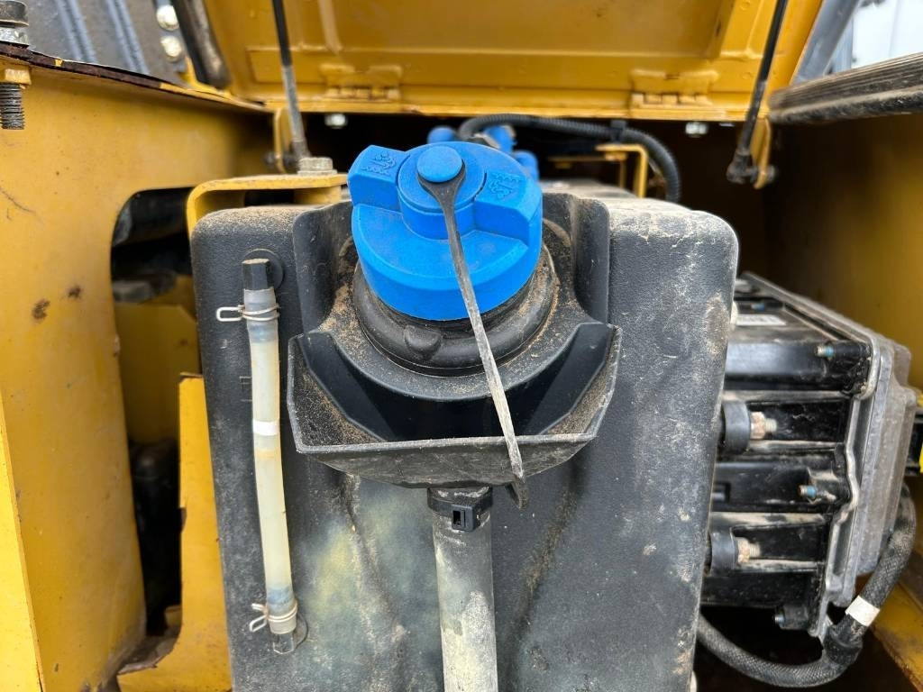 크롤러 굴삭기 CAT 320 : 사진 23