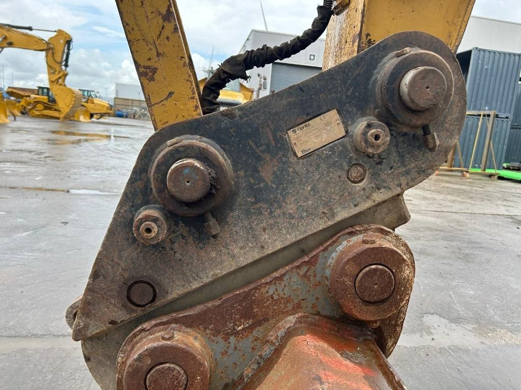 크롤러 굴삭기 CAT 320 : 사진 16