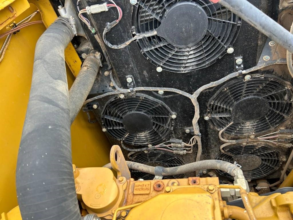 크롤러 굴삭기 CAT 320 : 사진 28